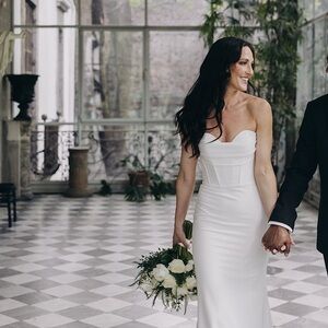 Elegant White Strapless Wedding Dress / Evie Young Bridal “Masen” Size 6